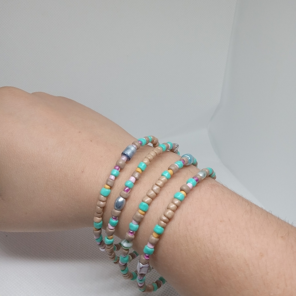 Hand Crafted Turquoise and Tan Beaded Necklace Set - Picture 9 of 16